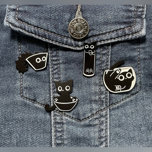 Set of 4 cute cat enamel pins - Picture 5 of 6